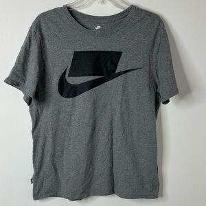 Nike Men’s Gray Athletic Tee with short sleeve • 100% Cotton • Size L
